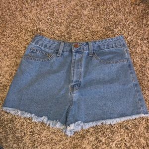 Highwaisted Cut Offs